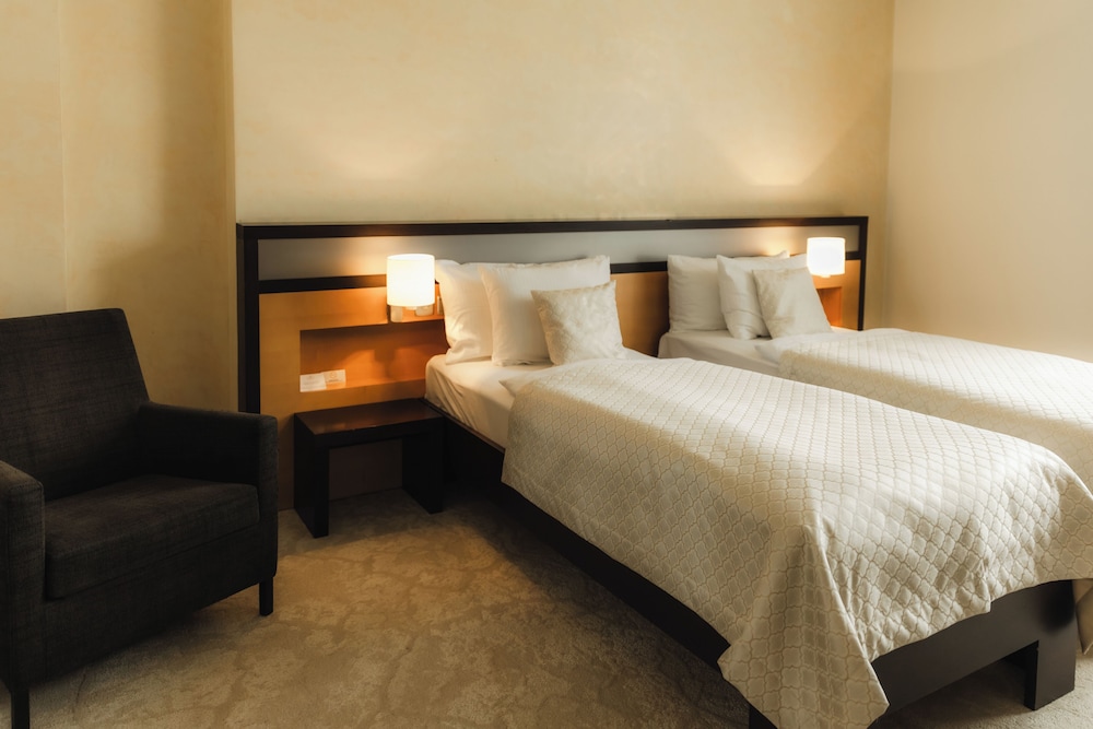 Standard, Twin Beds
