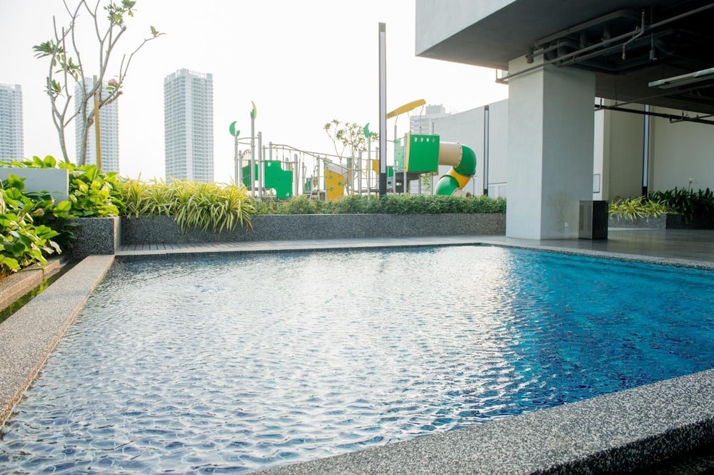 Ezzyhome @ Medini 34/38
