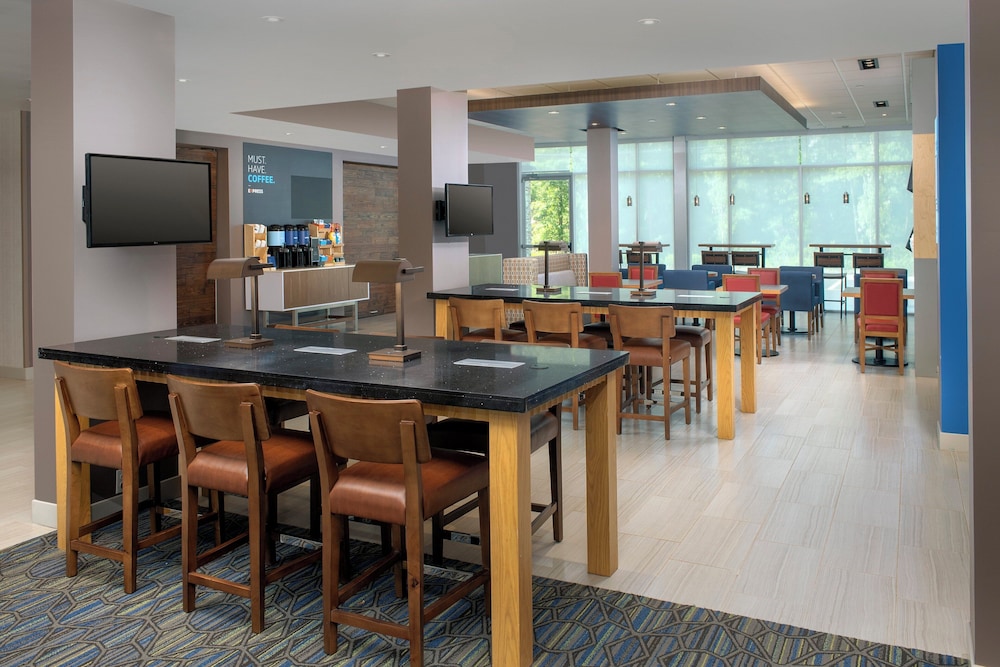 Holiday Inn Express And Suites Kingsland 40/50