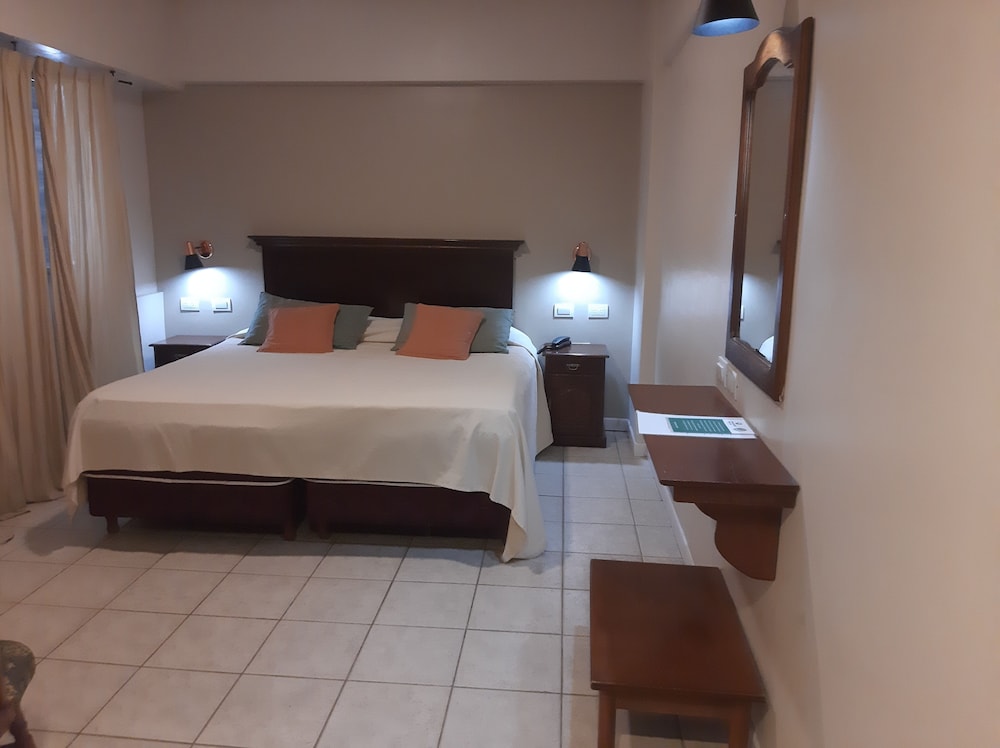 ESMERALDA PALACE HOTEL 4/33