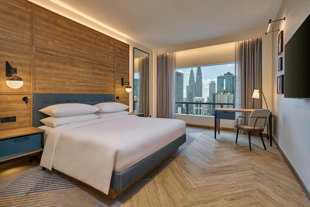 Guest Room, Deluxe, King Bed, Twin Towers View
