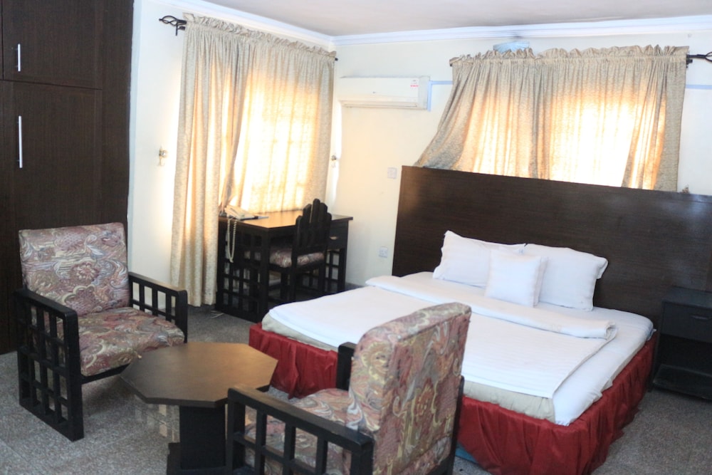 Sissi Hotel 10/17