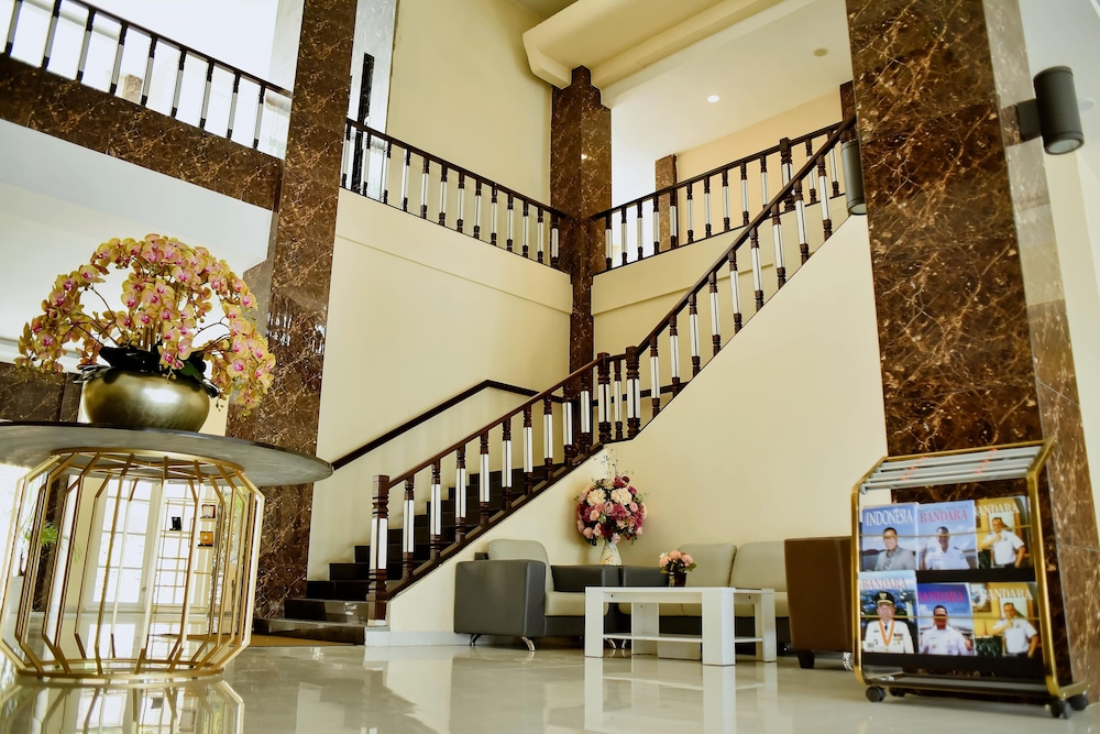 Portola Grand Renggali Hotel 3/25