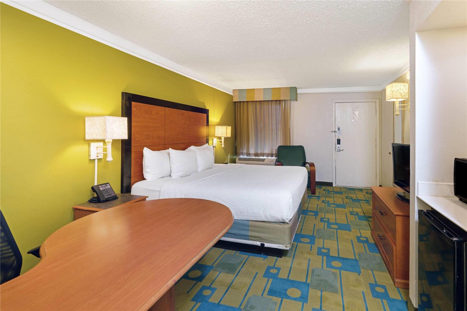 Travelodge by Wyndham Phoenix North 12/25