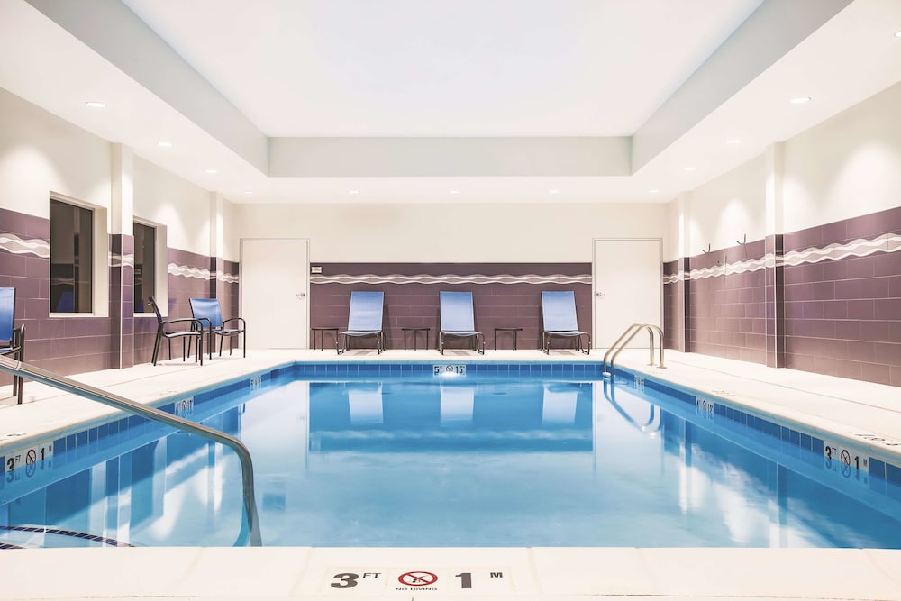 La Quinta Inn And Suites By Wyndham Wichita Northeast 10/37