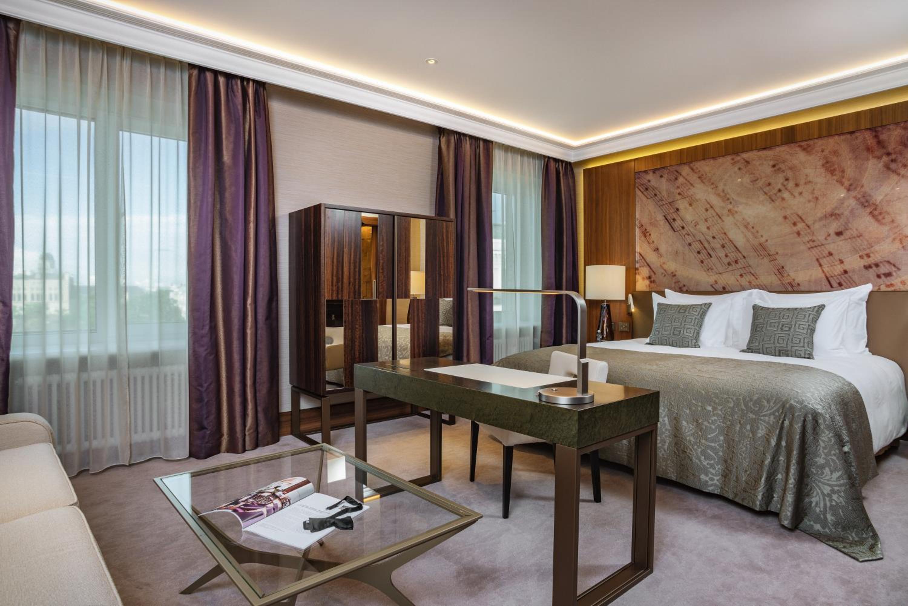 Opera, Deluxe, King Bed