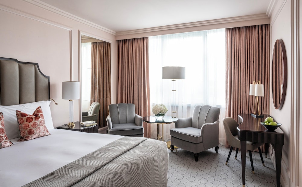 WESTBURY, KING BED