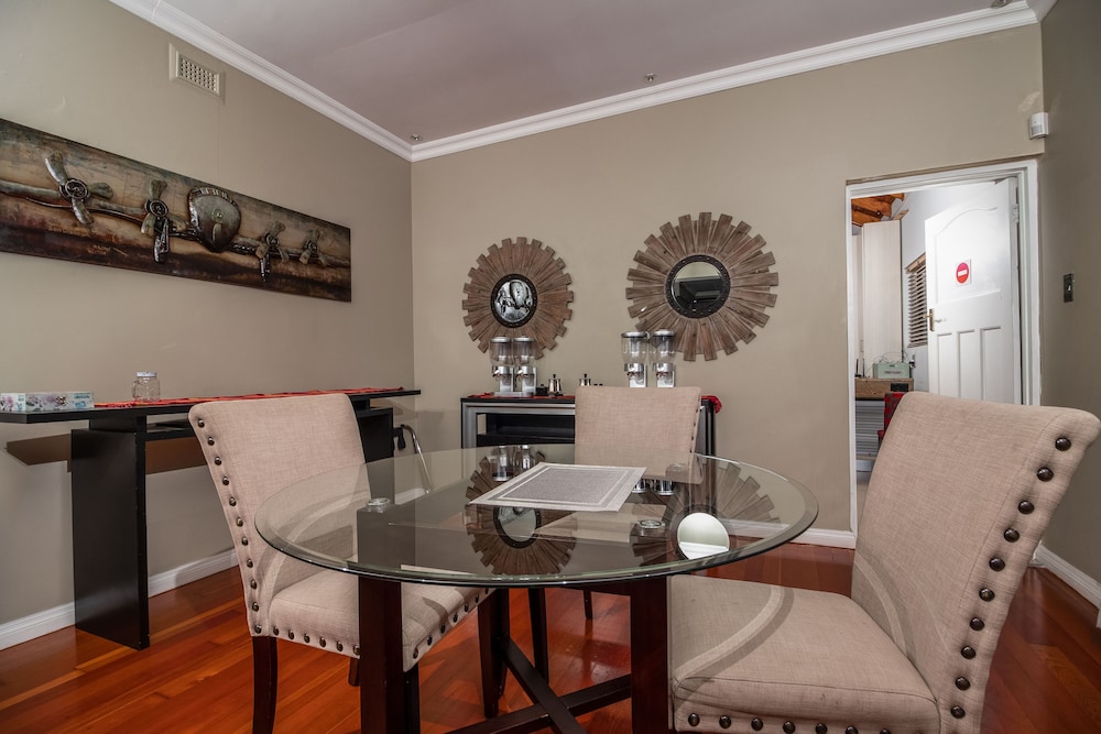 Cashmere Suites 24/50