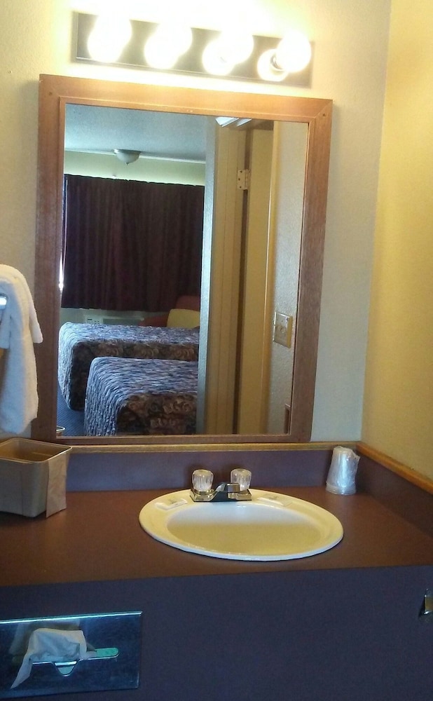 Cedars Inn Lewiston 27/27