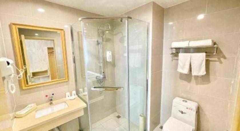 GreenTree Inn Urumqi Airport Tianyi International City 42/47
