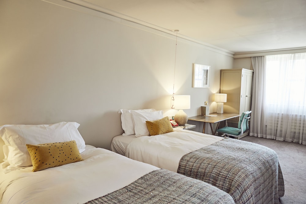Casual, Twin Beds