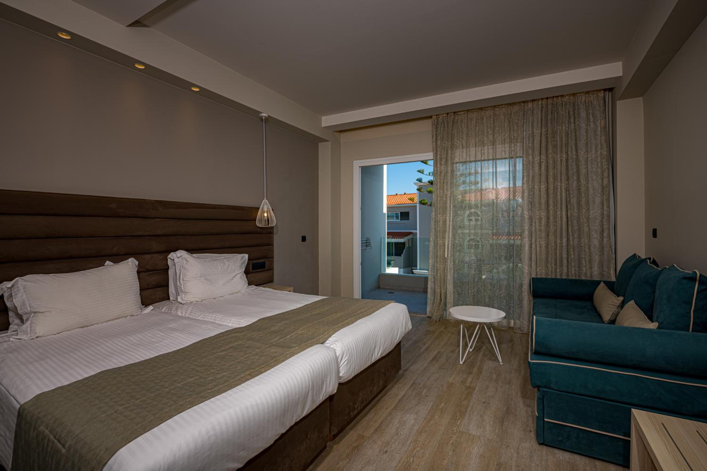 Premium, Inland View