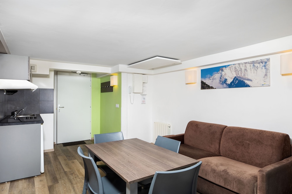SOWELL RESIDENCES Pierre Blanche 38/70