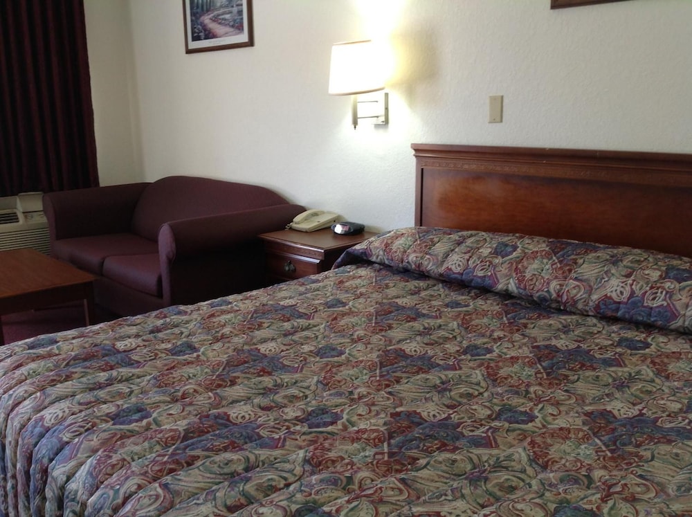 Budget Host, Hempstead Inn 27/35
