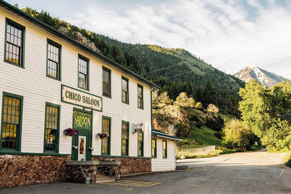 Chico Hot Springs Resort 42/50
