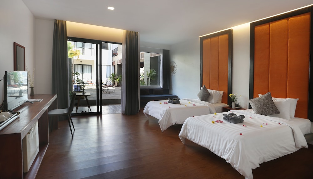 Central Corner D Angkor 33/75