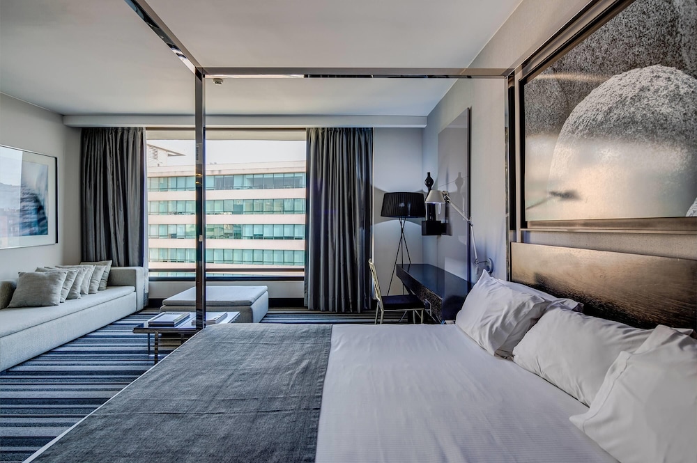 JUNIOR SUITE, KING BED, JETTED TUB