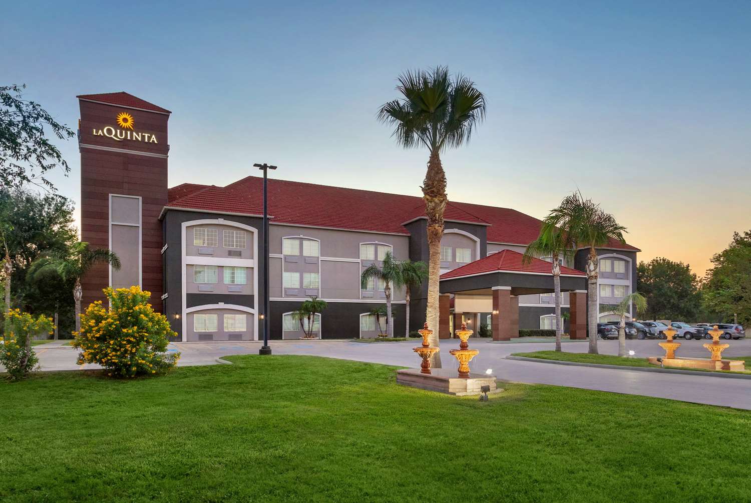 La Quinta Inn & Suites by Wyndham Brownsville North 5/27