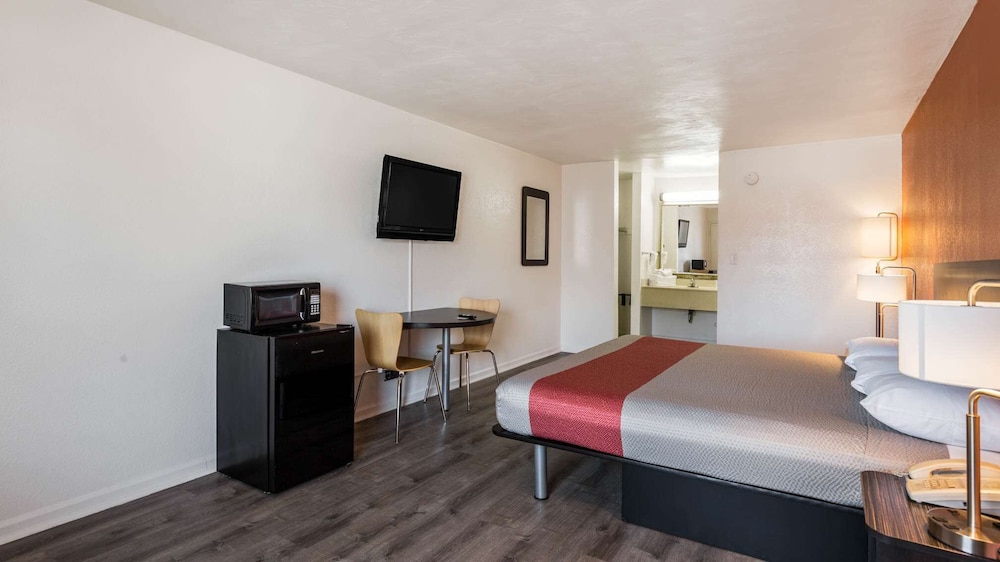 Motel6 Portsmouth, VA 32/57