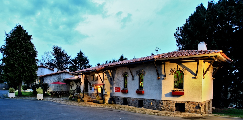 HOTEL LA CHAUMIERE 2/56