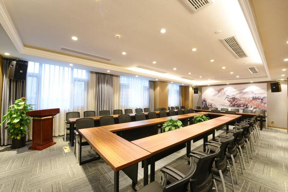 Huhua International Hotel (Shanghai Heqing Road) 25/27