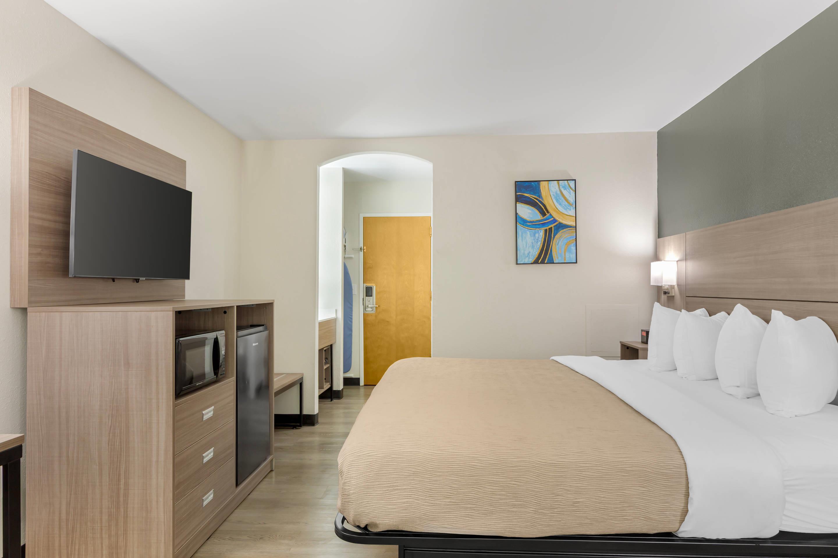 Upgrade, Efficiency, Queen Bed, Accessible