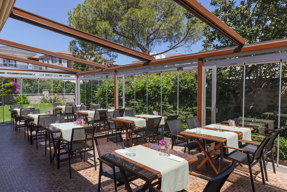 Elia Hotel 32/50