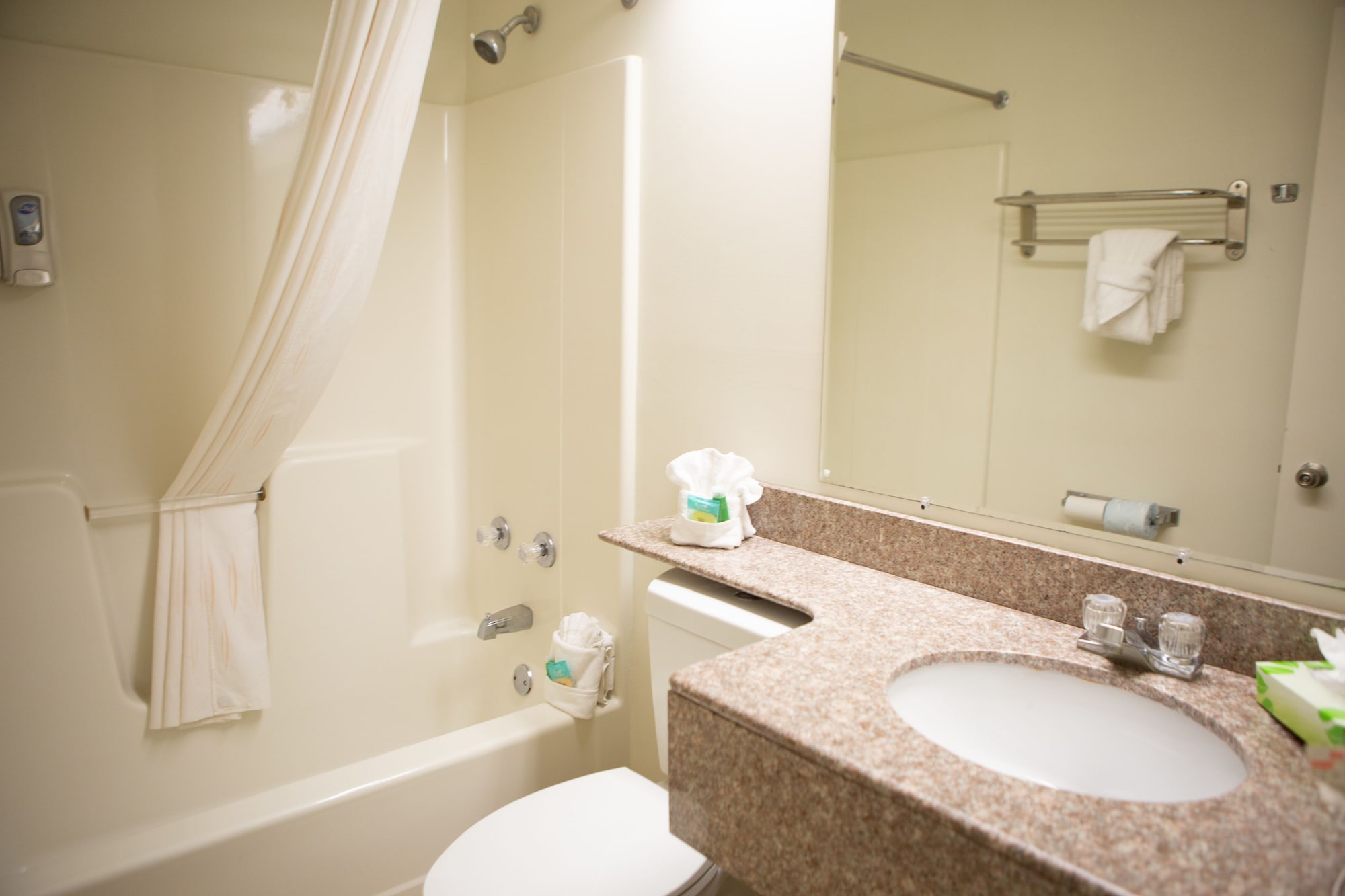 غرفة قياسية بسرير كينج، Guest Inn Pigeon Forge 5/6
