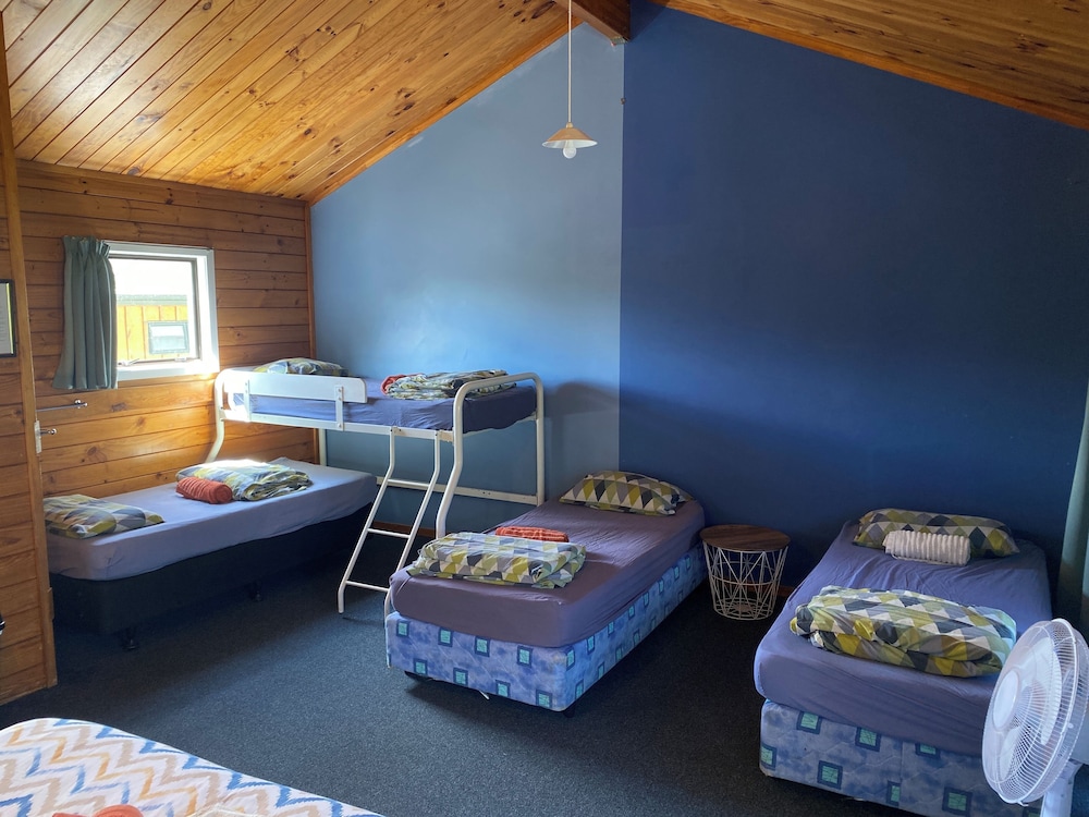 Bay of Islands Lodge 40/45