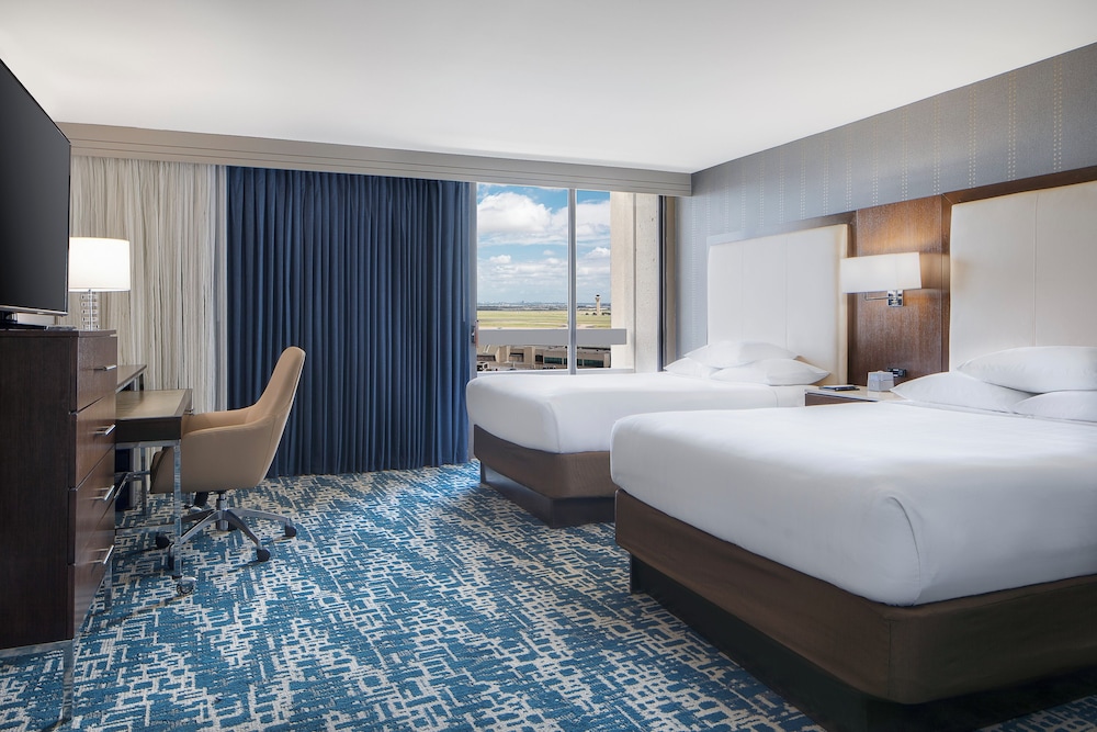 غرفة بسريرين كوين في طابق مرتفع، Hyatt Regency DFW International Airport 4/8