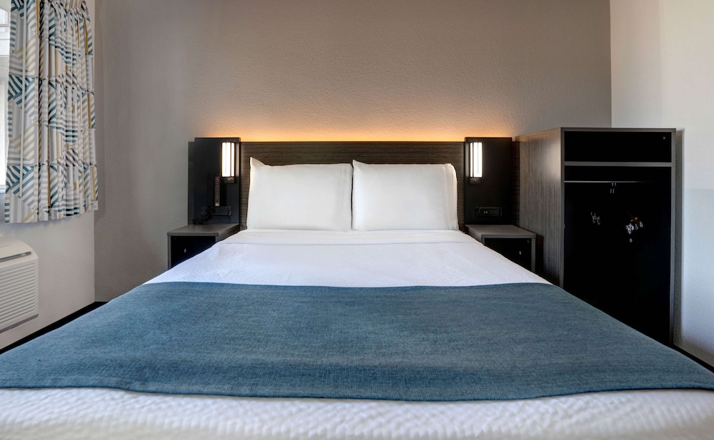 Motel6 Bakersfield, CA - South 40/54