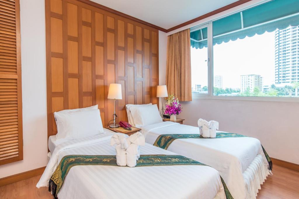 DELUXE, TWIN BEDS, RIVER VIEW, BALCONY