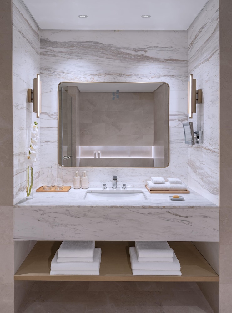 Tivoli La Vie Muscat Hotel & Residences 60/61