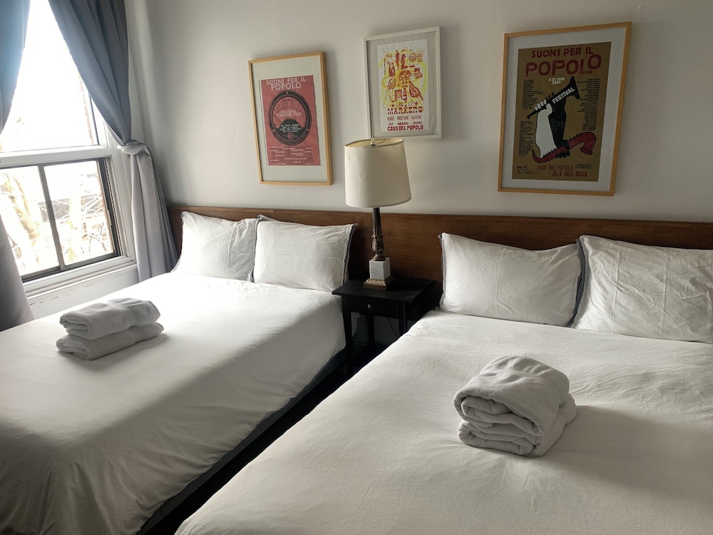 ECONOMY, 2 QUEEN BEDS, SHARED BATHROOM