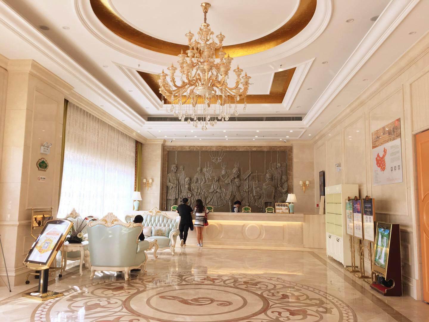 Vienna International Hotel (Wuhan Guanggu Railway Station Huanglongshan Metro Station) 4/23