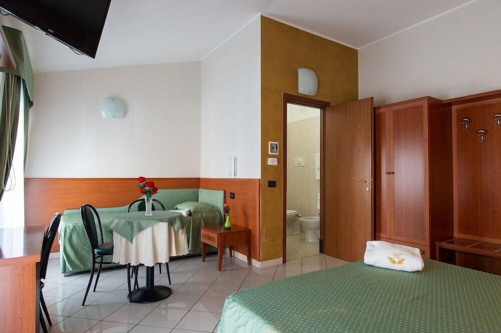 ROOM, TRIPLE