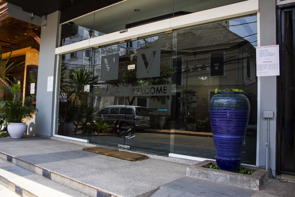 V Hotel 3/51