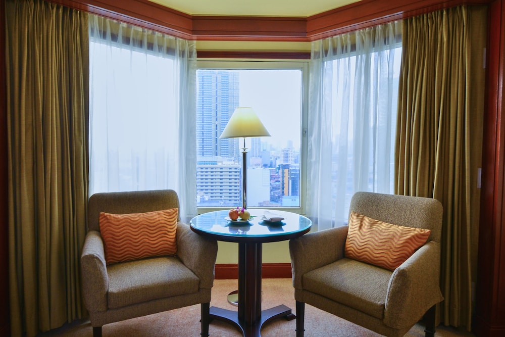 Diamond Hotel Philippines 43/68