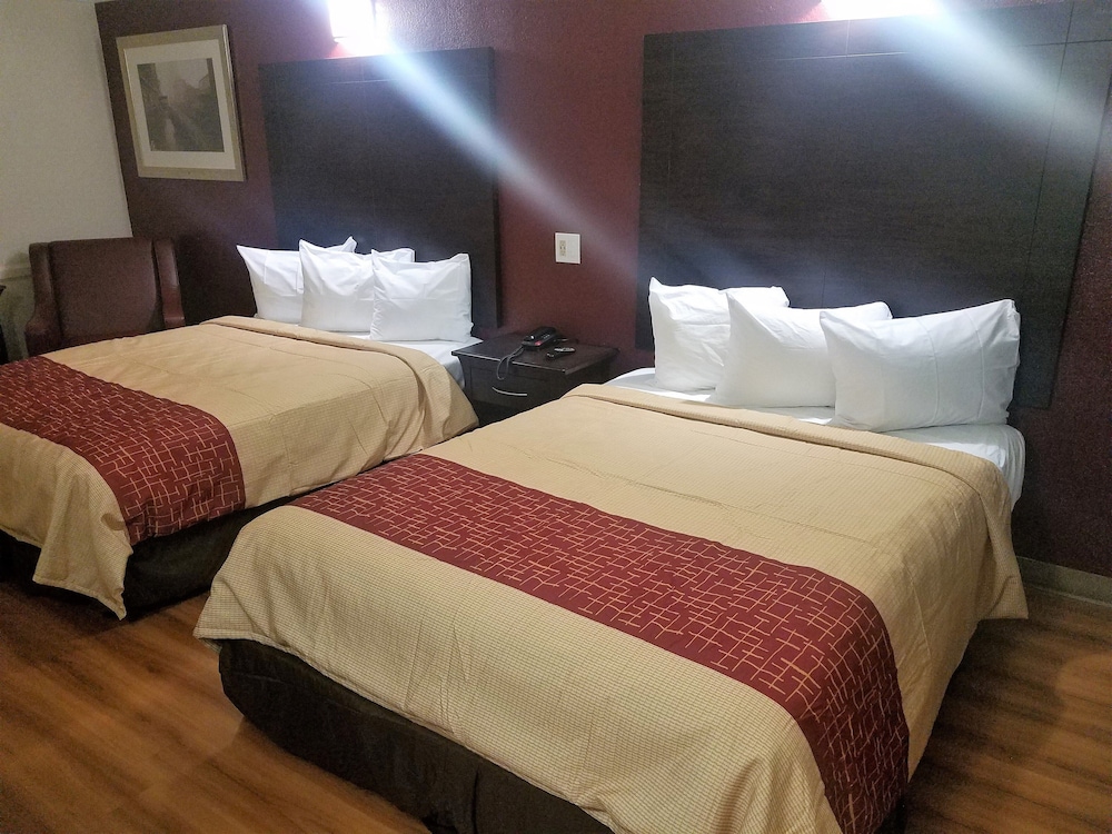 Red Roof Inn and Suites Houston Hobby Airport 14/24