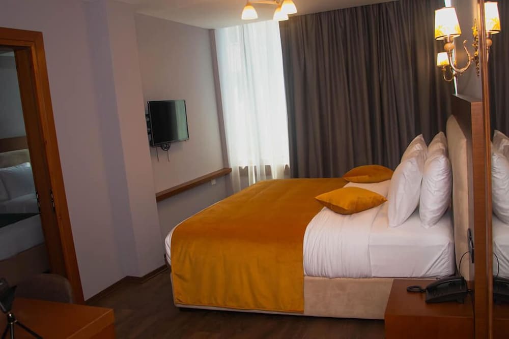 Albanopolis Hotel 22/60