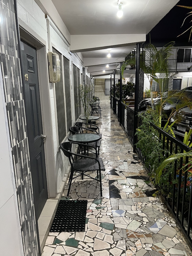 Moatoga Hotel 24/50