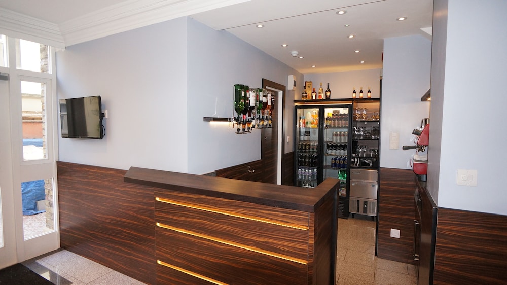 Crestfield Hotel 5/50