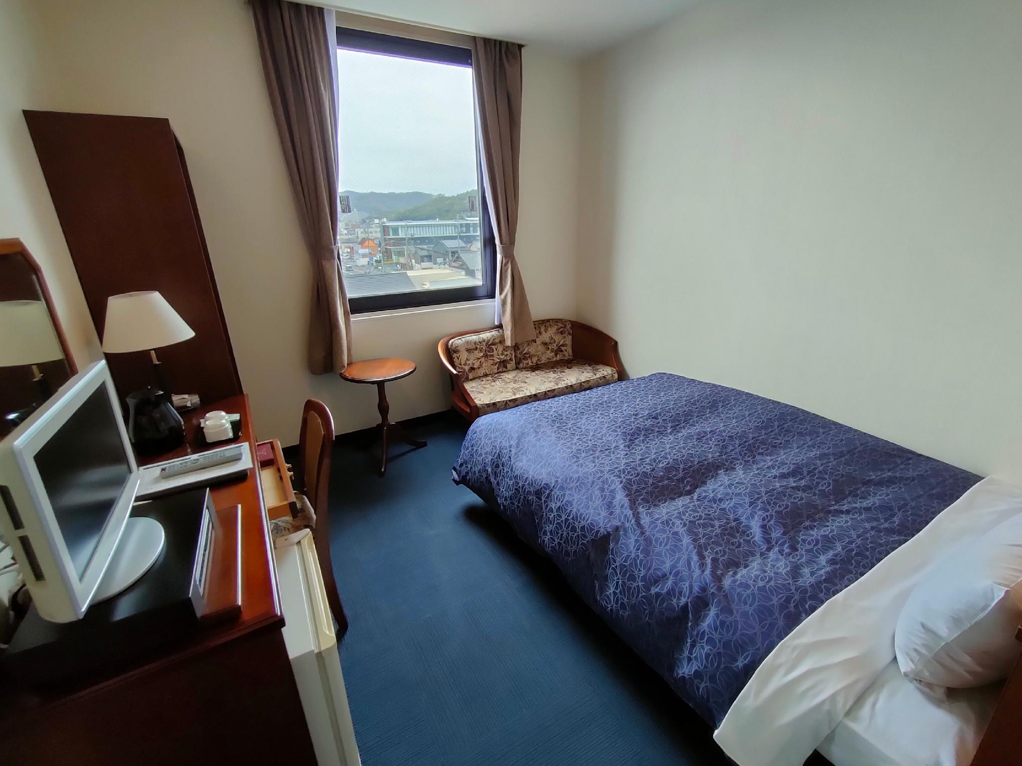 Semi Room, Semi Double Bed, Smoking
