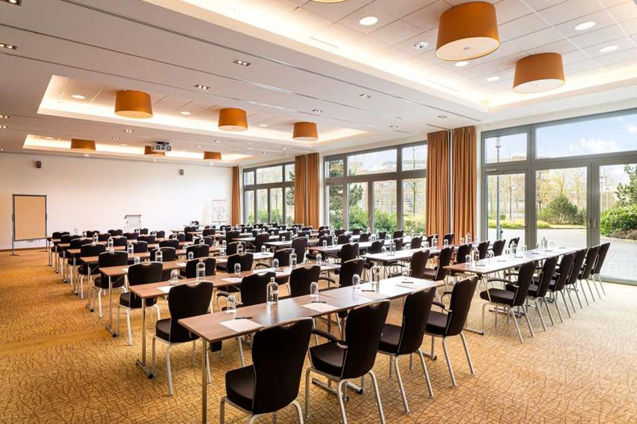 Premier Inn Hamburg Finkenwerder Elbufer 27/34