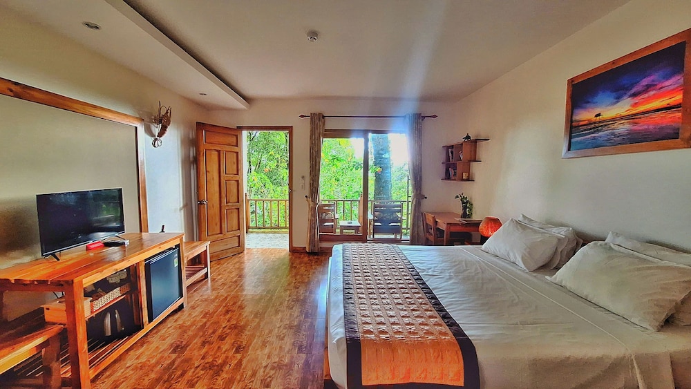 Ancarine Beach Resort 18/72