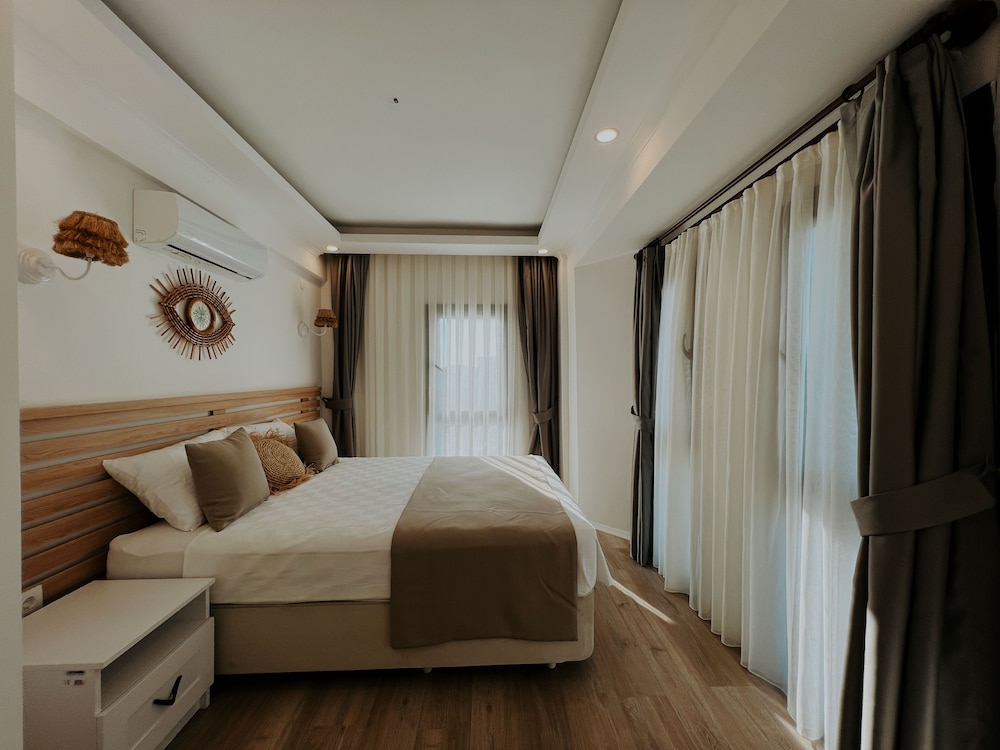 Marla Suite 15/50