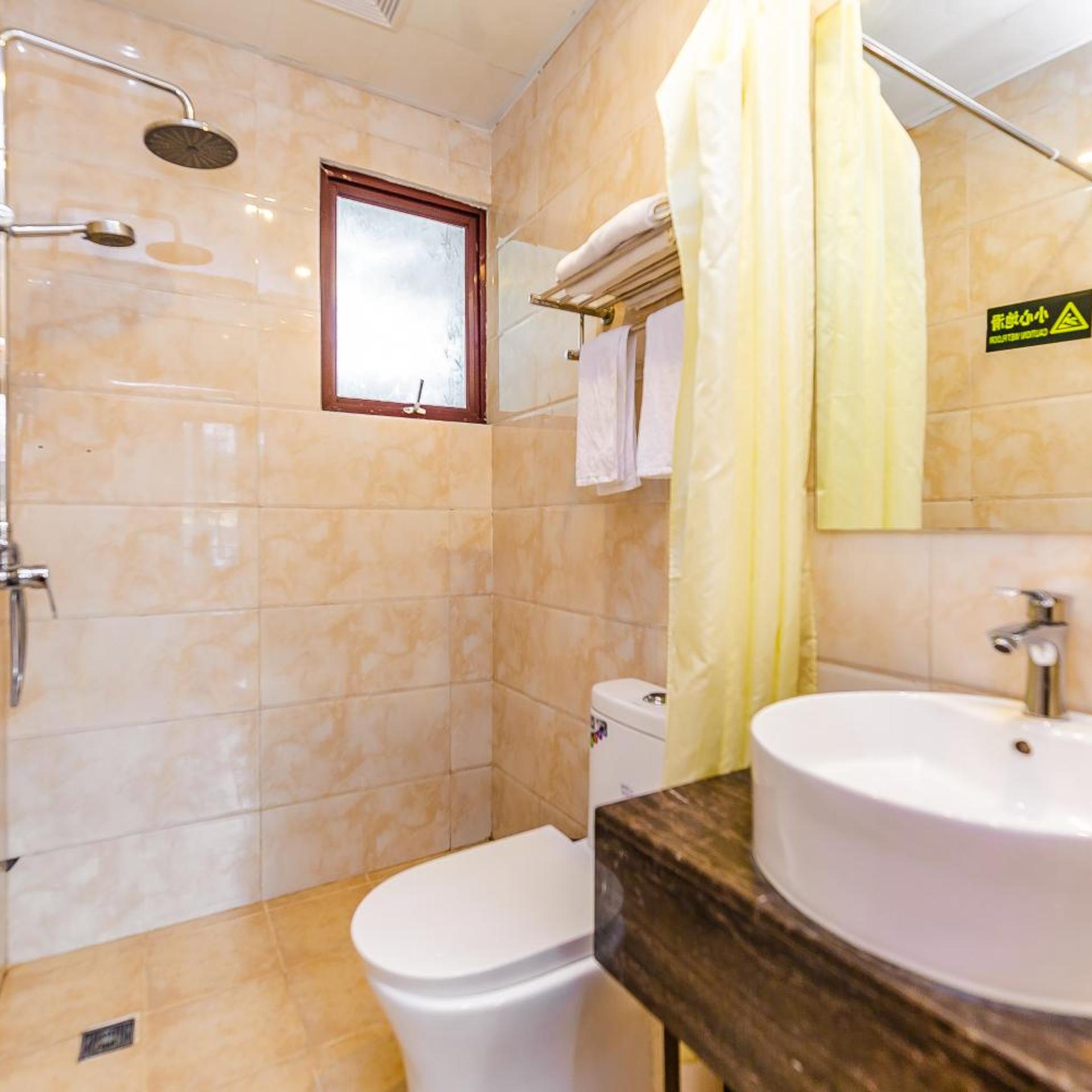 Holly Hostel 46/50