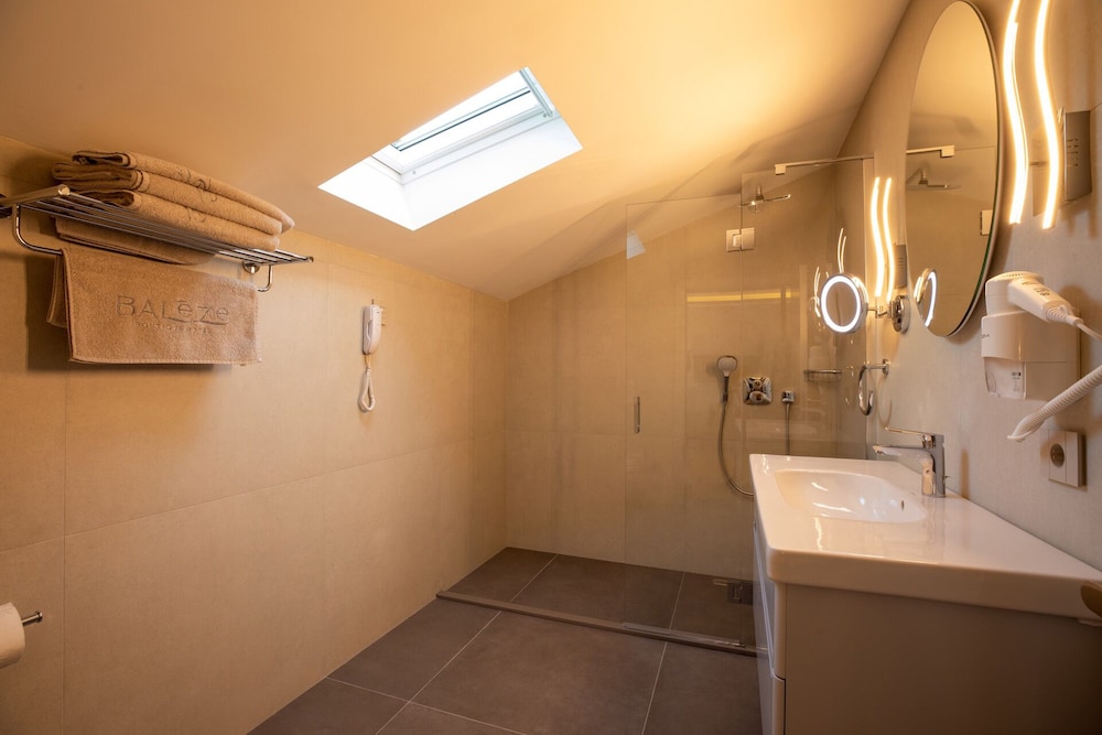 Baleze Boutique Hotel 49/50