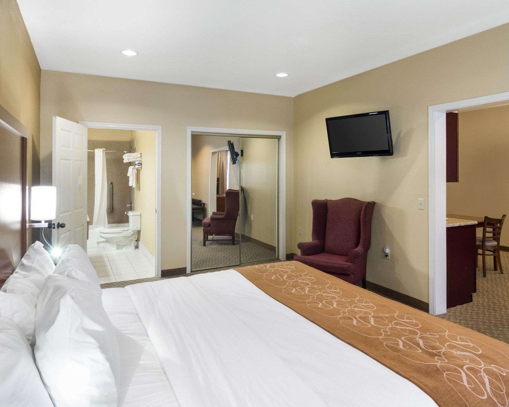 SUITE, KING BED