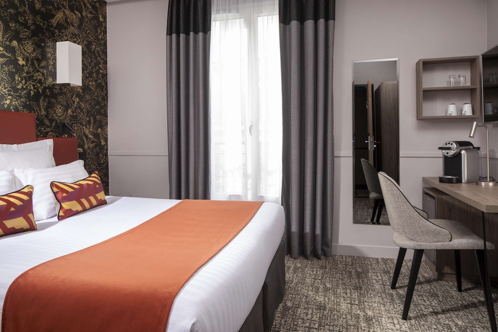 ROOM, DOUBLE OR TWIN BED